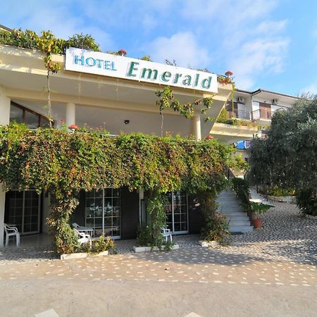 Hotel Emerald Криси Амудия Екстериор снимка