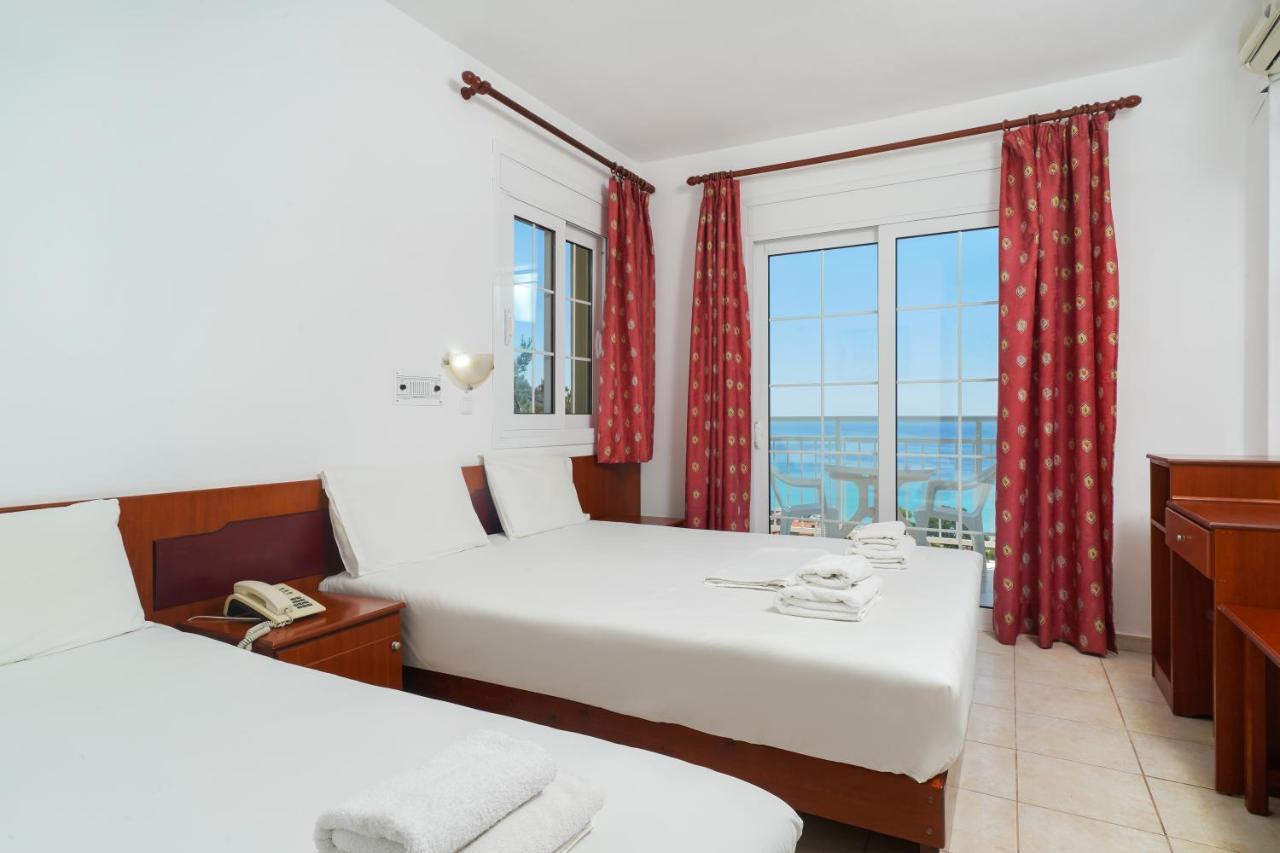Hotel Emerald Криси Амудия Екстериор снимка
