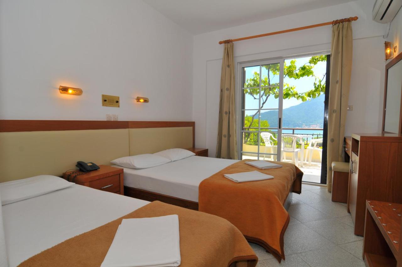 Hotel Emerald Криси Амудия Екстериор снимка