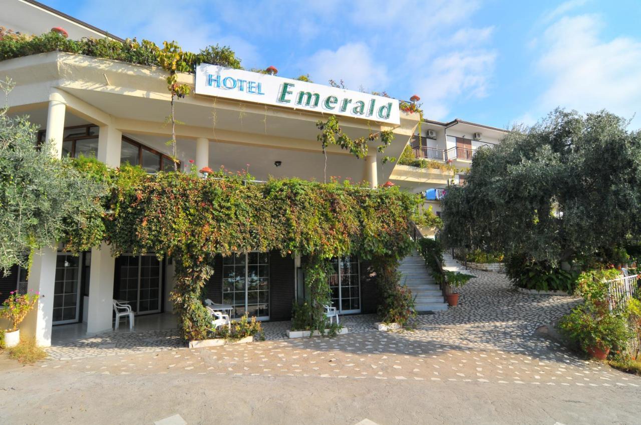 Hotel Emerald Криси Амудия Екстериор снимка