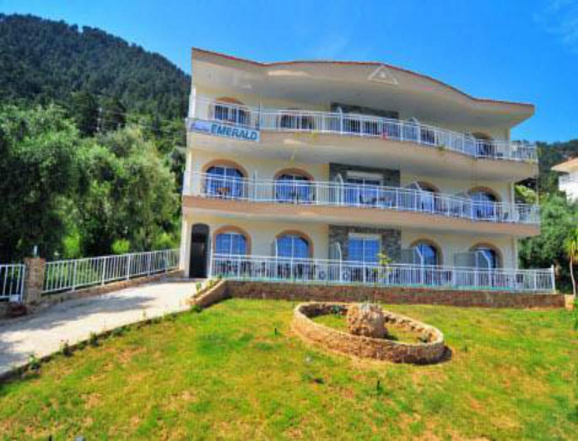 Hotel Emerald Криси Амудия Екстериор снимка