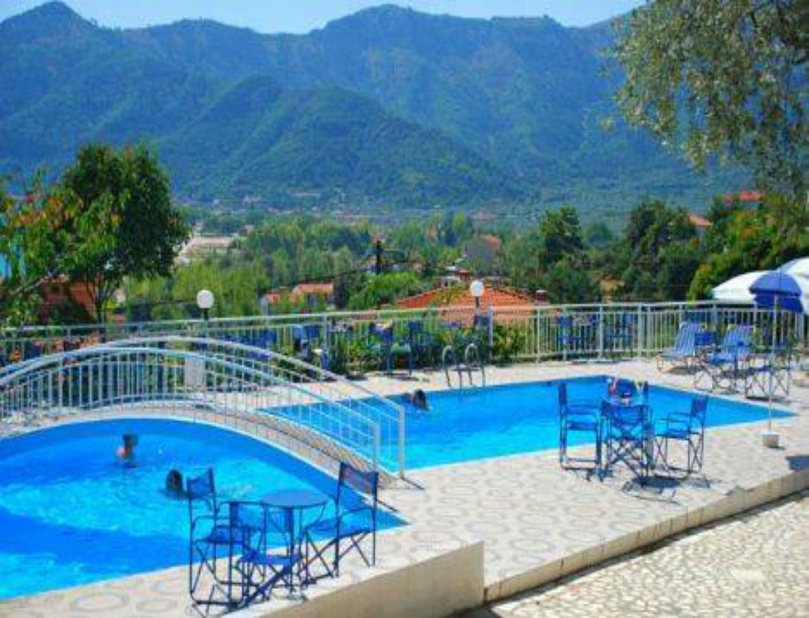 Hotel Emerald Криси Амудия Екстериор снимка