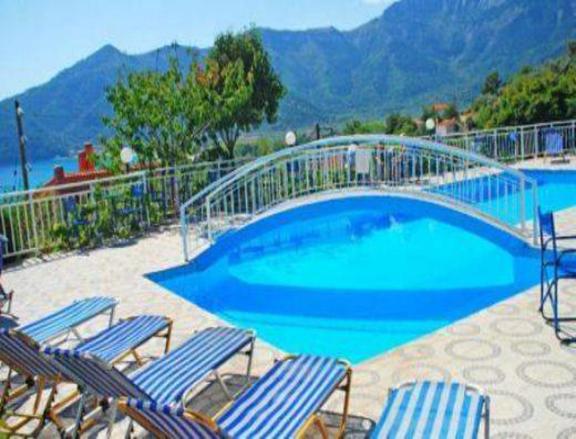 Hotel Emerald Криси Амудия Екстериор снимка
