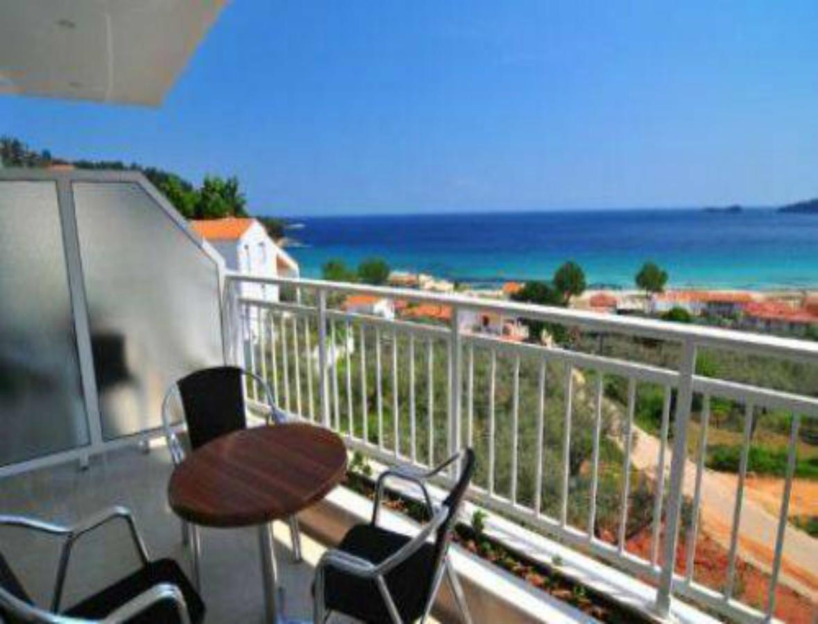 Hotel Emerald Криси Амудия Екстериор снимка