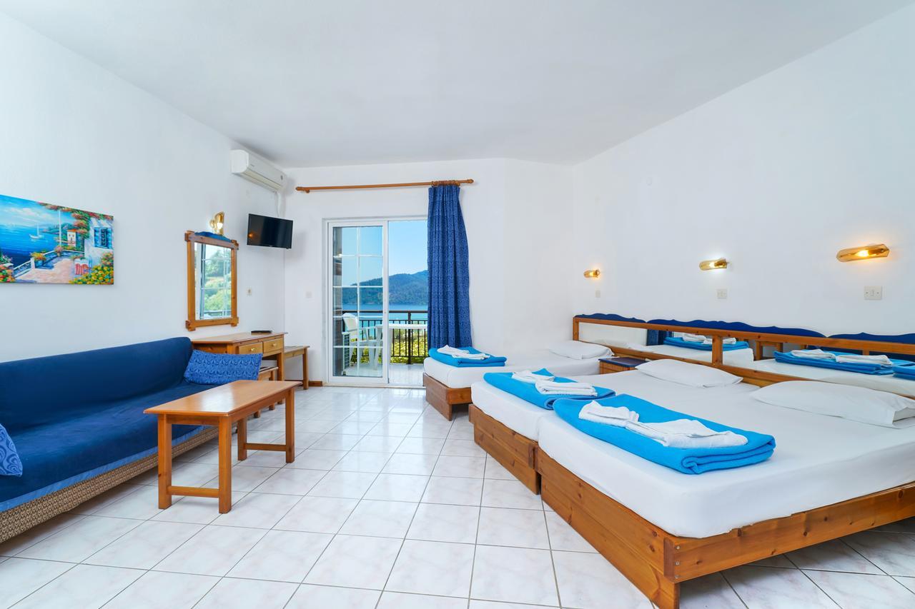 Hotel Emerald Криси Амудия Екстериор снимка